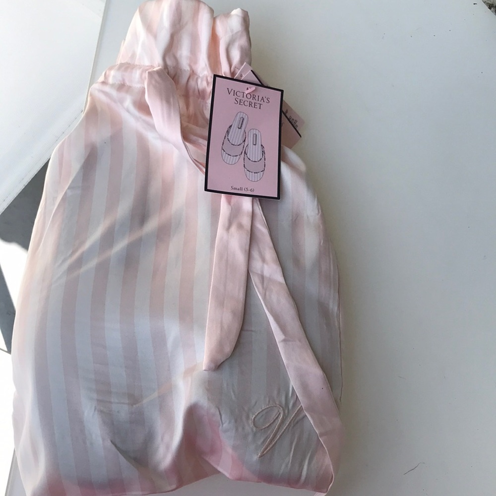 Victoria Secret Brand New with Tags Pinstripe Satin Sleepers. Small - Picture 5 of 9